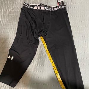 NWT Boys Under Armour 3/4 Sports Tights YXL